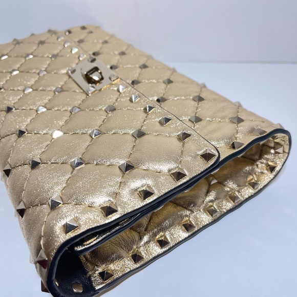 Valentino Garavani Rockstud Spike Wallet on Chain – Metallic Gold ✨ - Picture 3 of 9